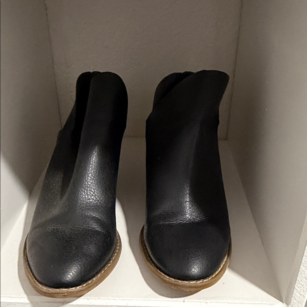 Universal Thread Black Ankle Booties